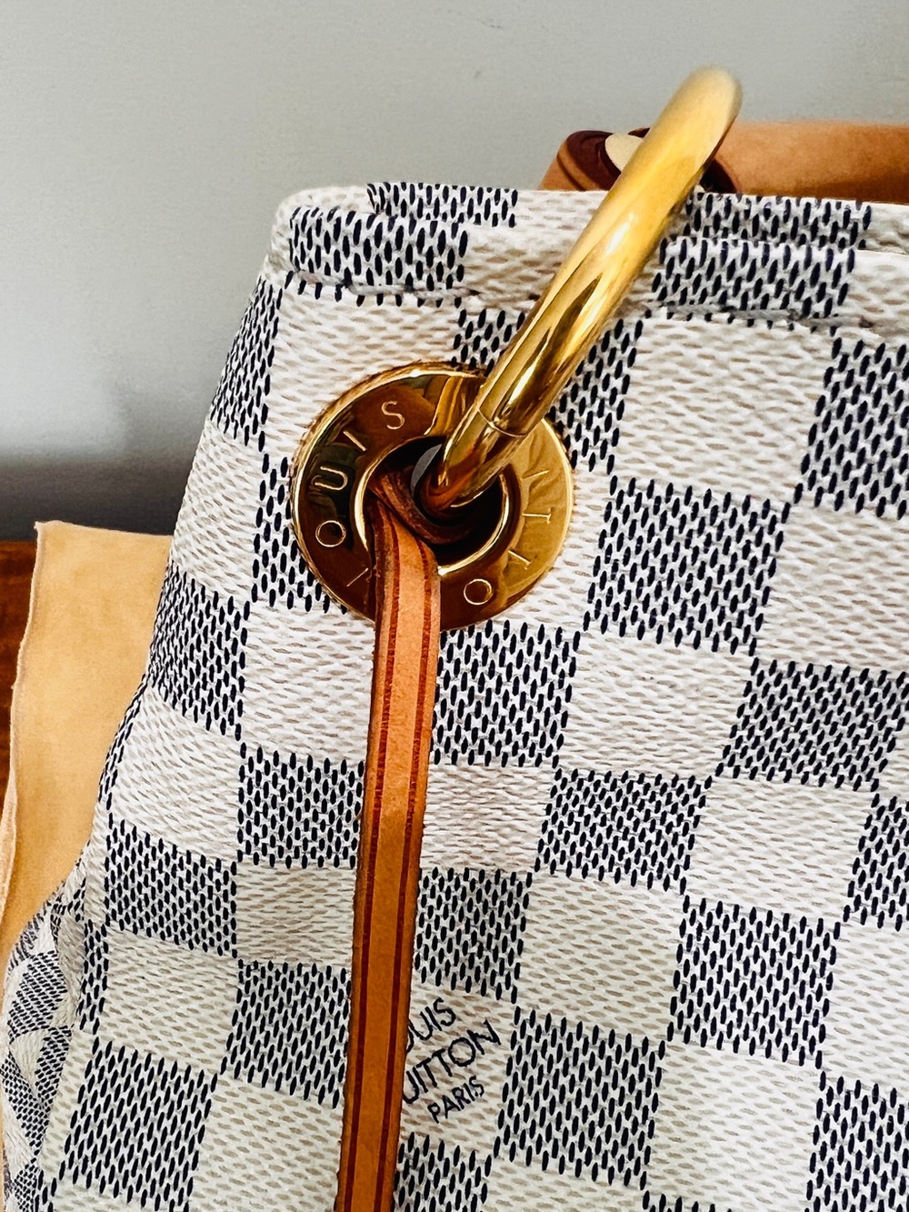Pro-Loved LOUIS VUITTON Damier Azur Artsy MM Bag - Picture 3 of 13